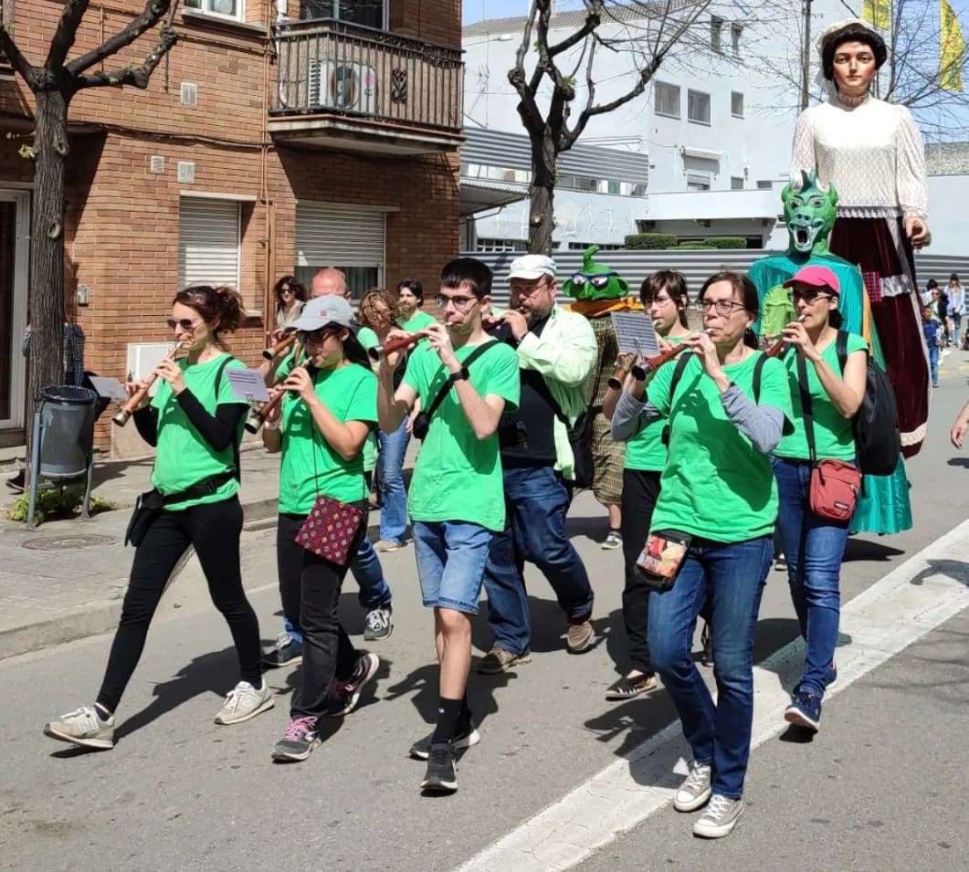 Els músics assajant tocant als Tres Tombs de la Garriga 2023